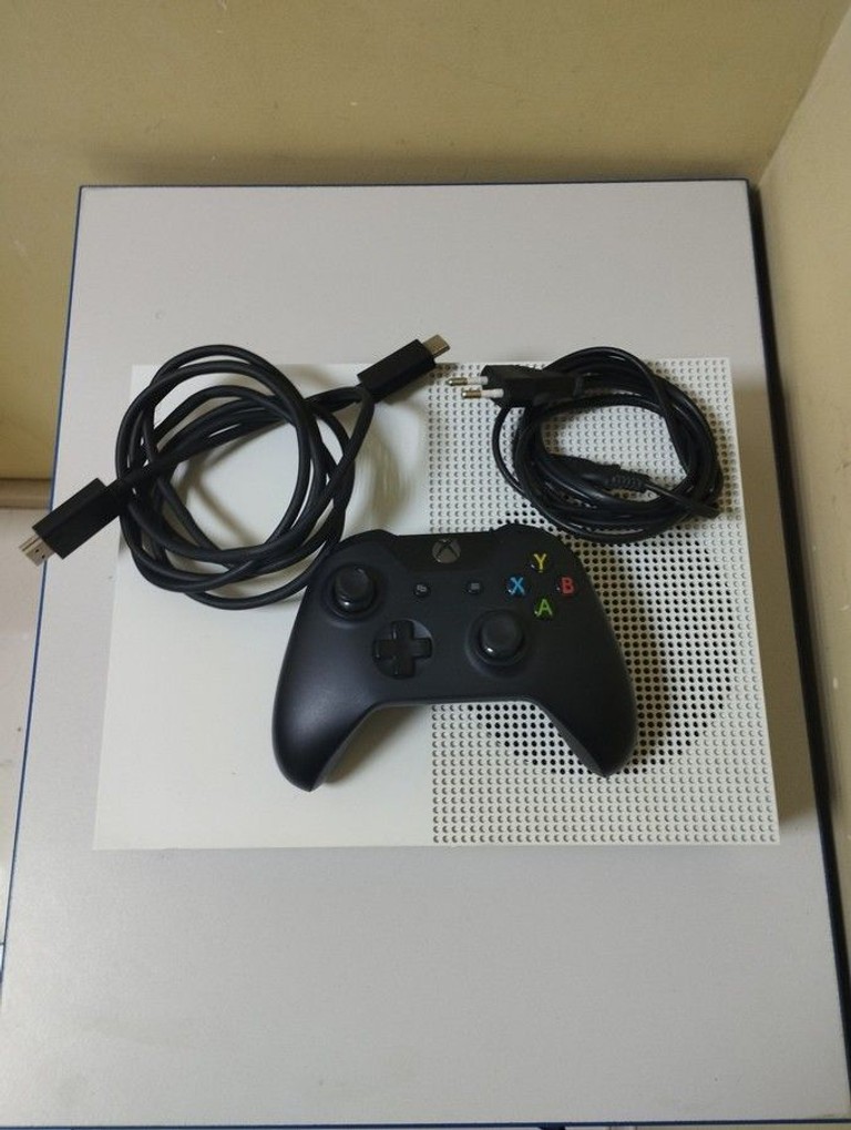 Объявление Microsoft Xbox One S 1TB Б/У