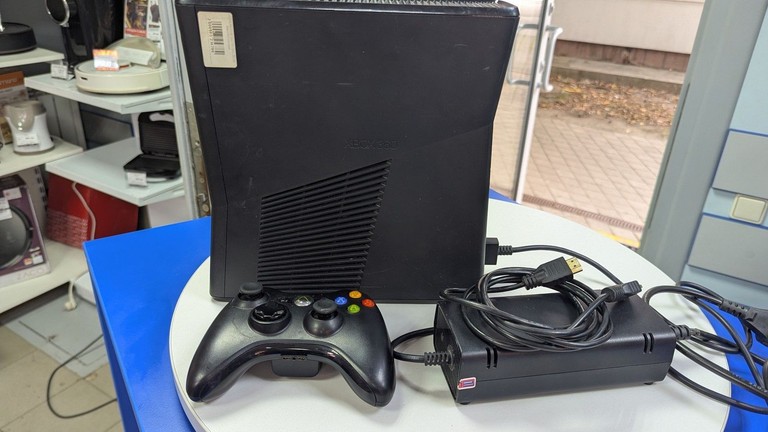 Купить Microsoft xbox360 slim 250gb Б/У