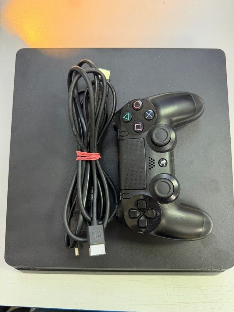 Купить  Sony PlayStation 4 Slim 1TB Black Б/У