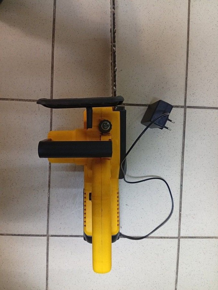 Оголошення Dewalt Копія duc 122 z 1акб зп Б/У