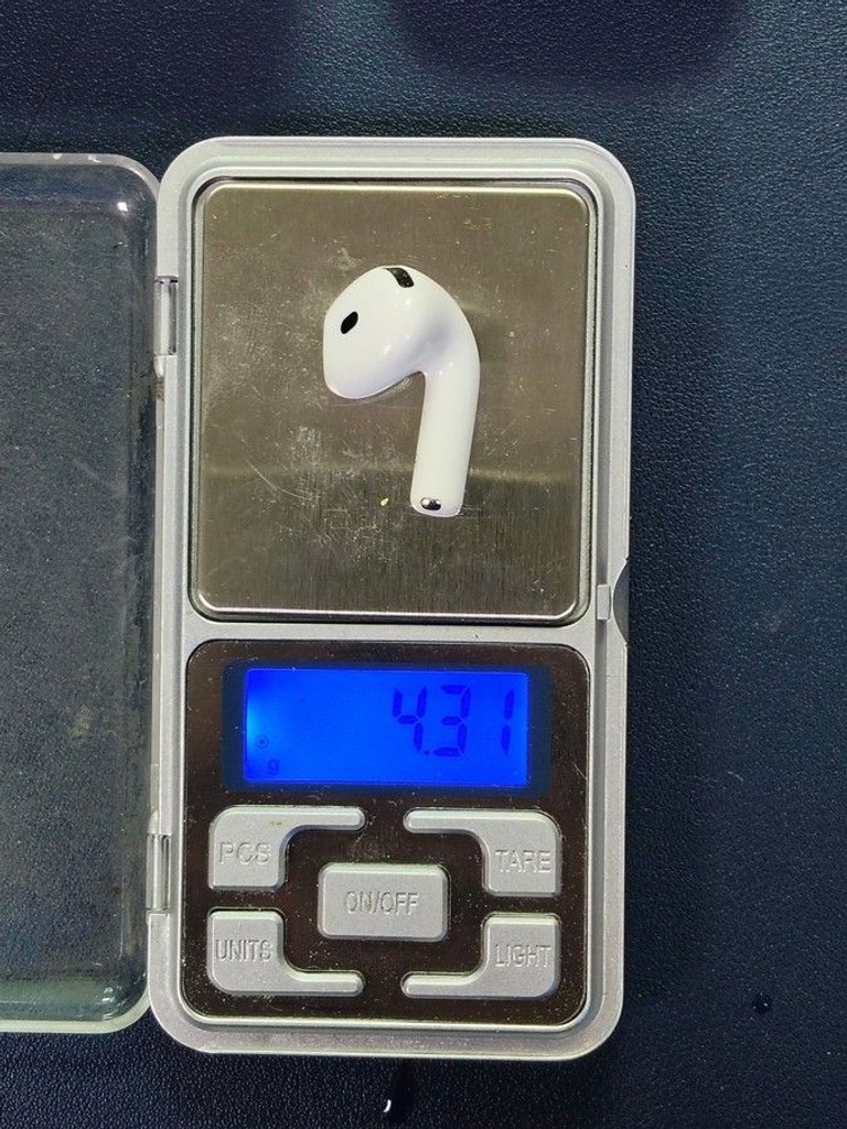 Дешево Apple airpods 4 з ломбарду