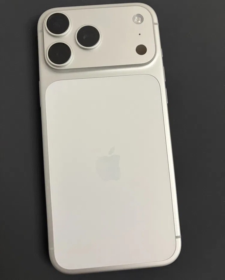 Купить Apple iPhone 17 Pro Max 256 ГБ Silver Б/У