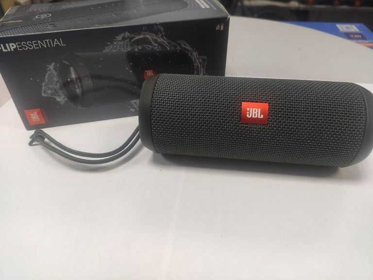 Купить Jbl flip essential Б/У