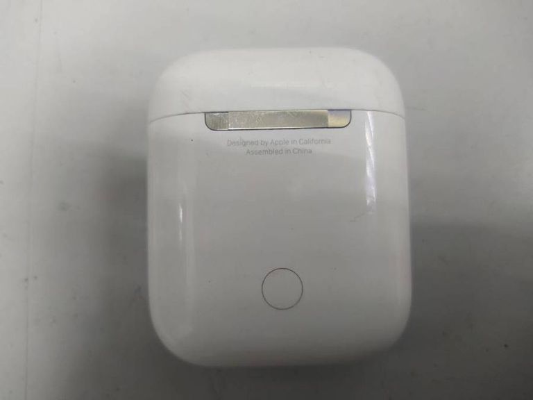 Apple airpods 2nd generation with charging case