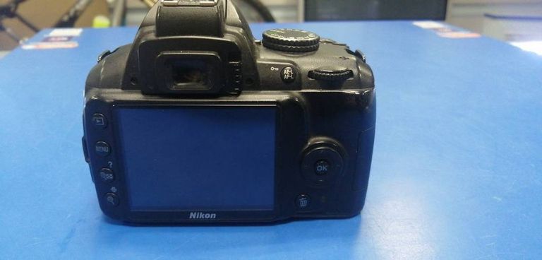 Nikon d3000 body