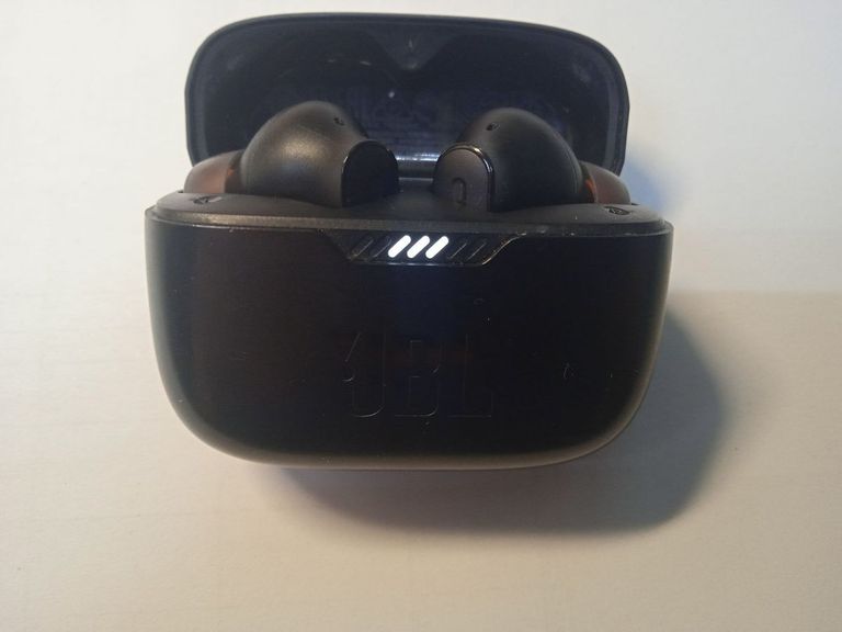 Оголошення Jbl tune 230 nc tws black Б/У