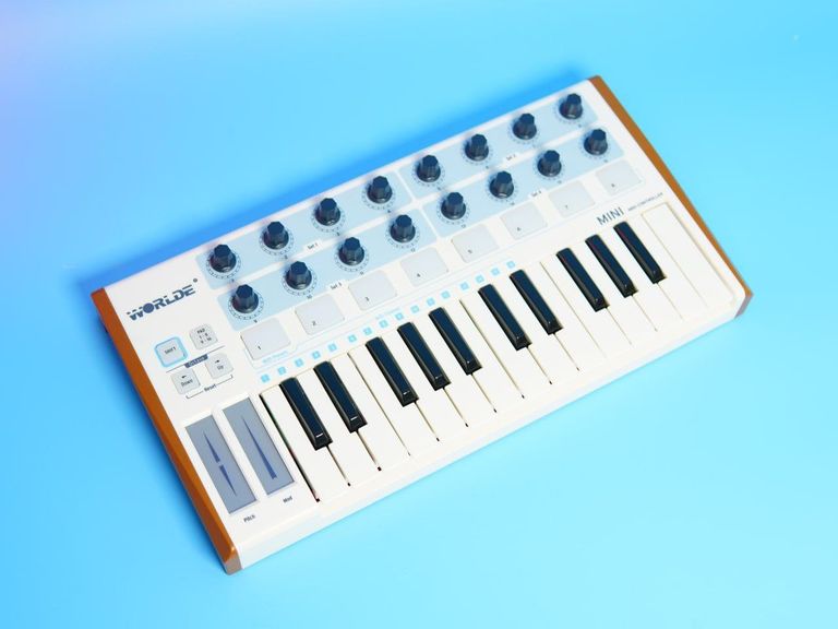 Купити 25 клавіш + Drum Pad Б/У