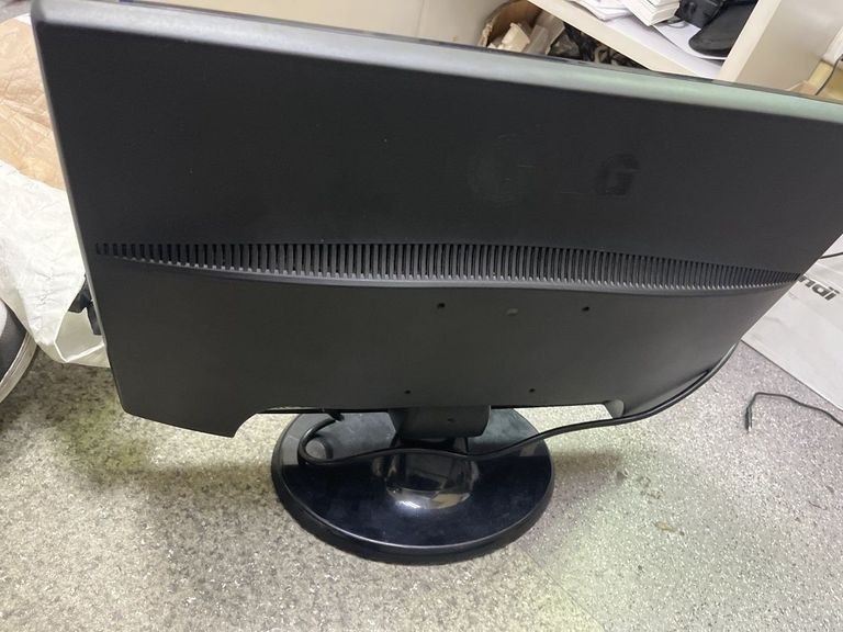 Дешиво Lg w2243s с ломбарда