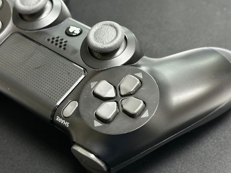 Дешиво Sony DualShock 4 V2 Black (9870357) с ломбарда