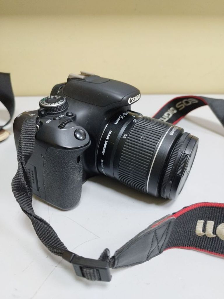 Оголошення Canon eos 600d ef-s 18-55mm f/3,5-5,6 is ii Б/У