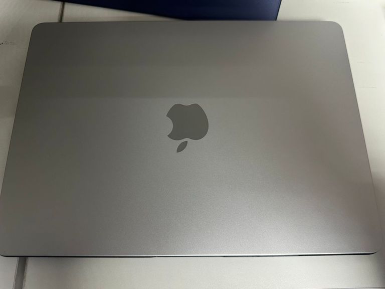 Оголошення Apple macbook air 13.6'' a3113/m3/ram8gb/ssd256gb/gpu 8 core Б/У