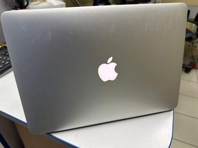 Купити Apple macbook air 2015 a1466 13,3" core i5 1,6ghz/ram8gb/ssd128gb/intel hd graphics 6000 Б/У