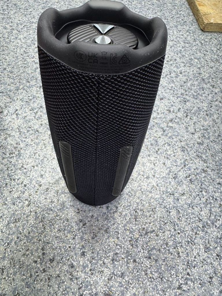 Купить JBL Charge 6 Black Б/У