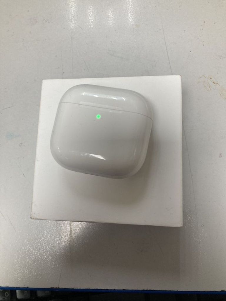 Дешево Apple airpods 4 з ломбарду