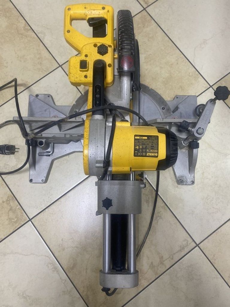 Оголошення Dewalt DWS780 Б/У