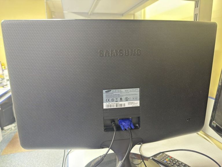 Оголошення Samsung s22a100n Б/У