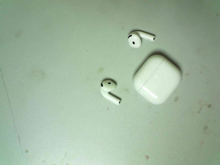 Оголошення Apple airpods 4 with active noise cancellation Б/У