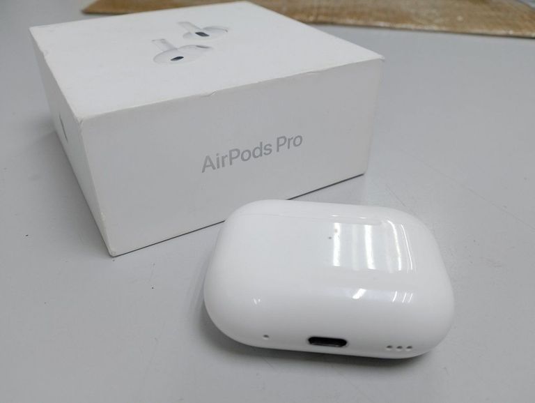 Дешиво Apple airpods pro 2nd generation with magsafe charging case usb-c с ломбарда