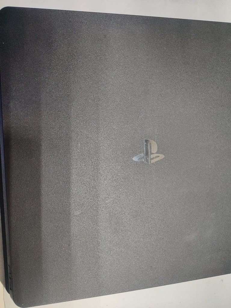 Купить  Sony PlayStation 4 Slim 1TB Black Б/У