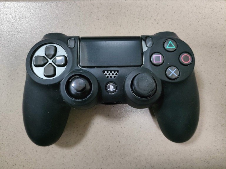 Купити Sony playstation 4 pro 1tb Б/У