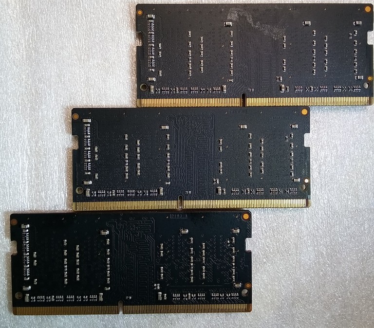 Дешево Micron 4 GB DDR4 2400 MHz (MTA9ASF51272PZ-2G3B1II) з ломбарду