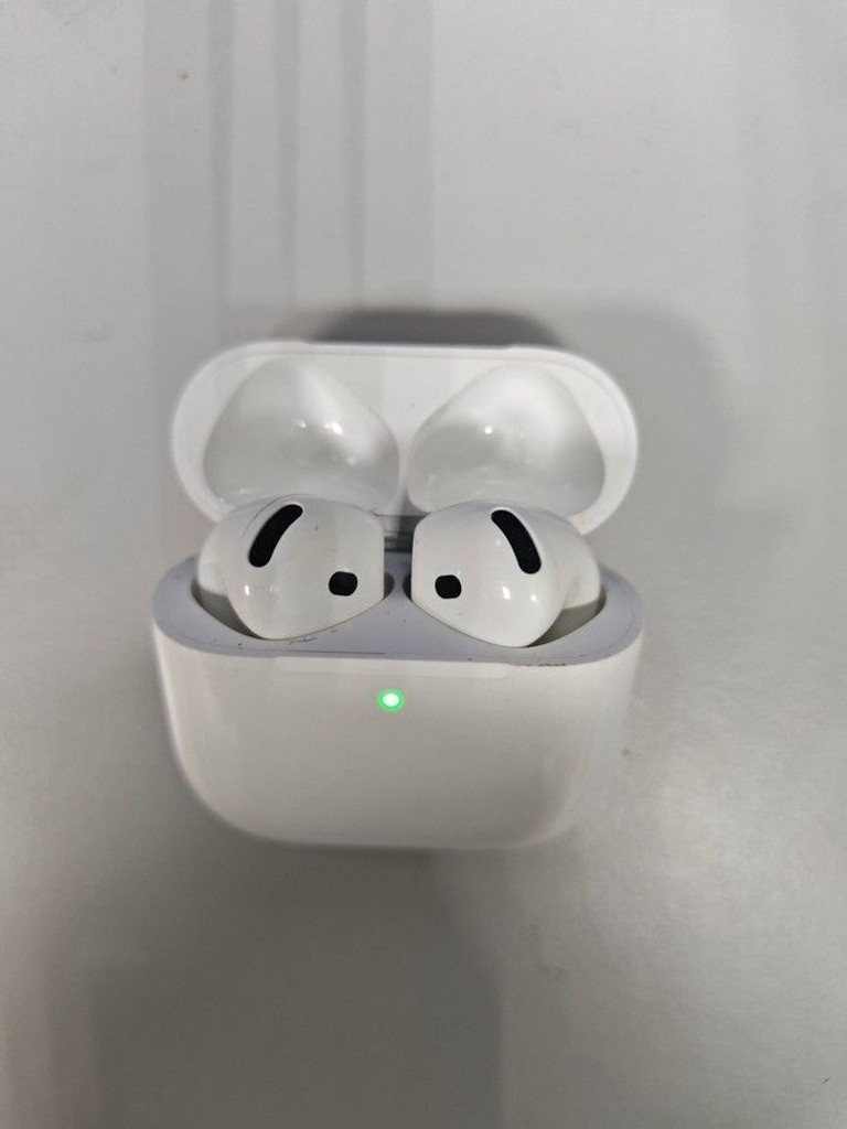 Купити Apple airpods 4 Б/У