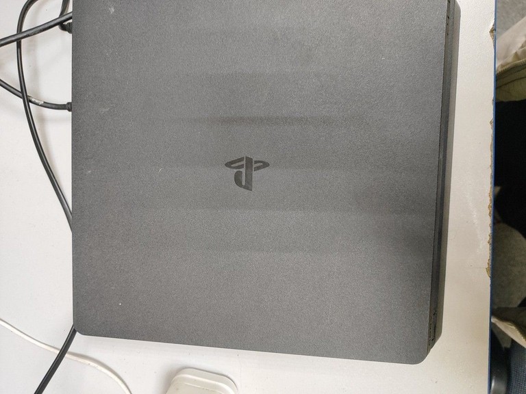 Дешиво Sony playstation 4 slim 1tb / 2 контролери с ломбарда