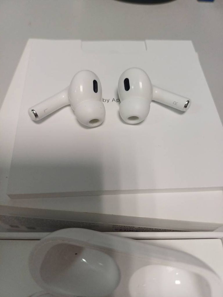 Apple airpods pro 2nd generation with magsafe charging case usb-c