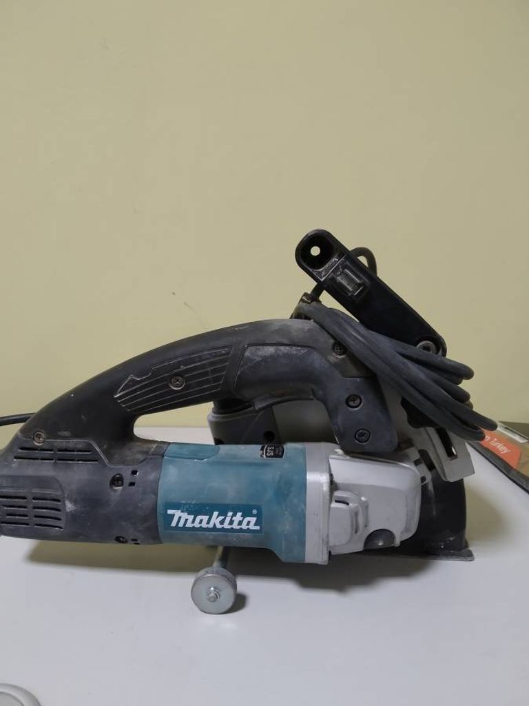 Makita sg1251j
