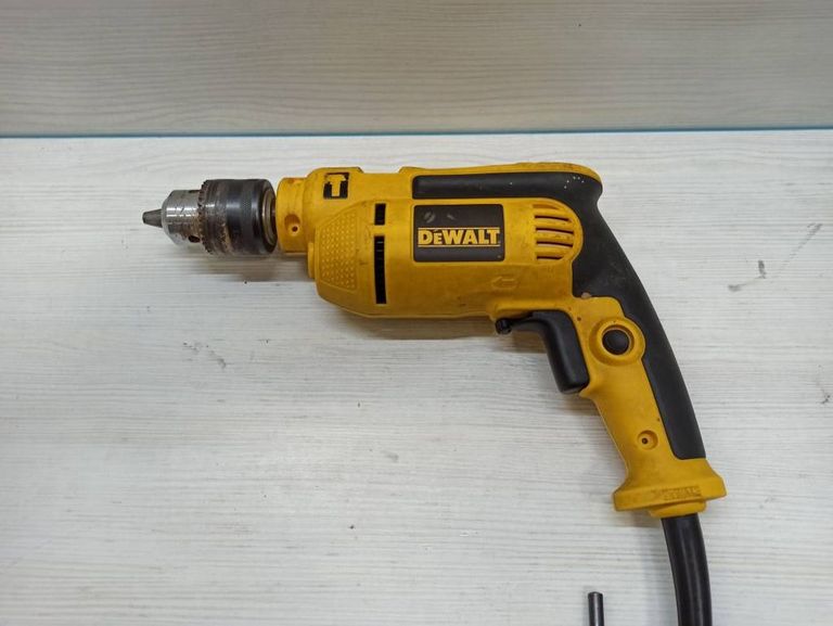 Оголошення Dewalt DWD024 Б/У