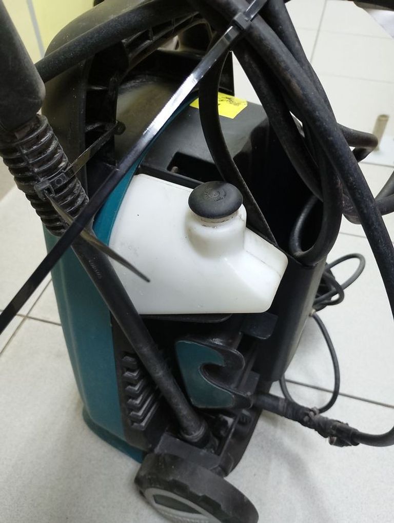 Розпродаж Makita HW102, продавець Техноскарб