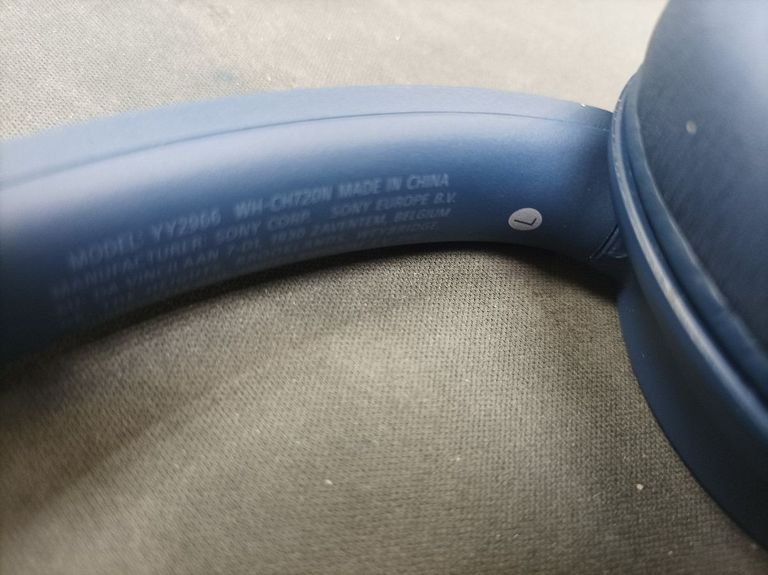 Дешиво Sony WH-CH720N Black с ломбарда