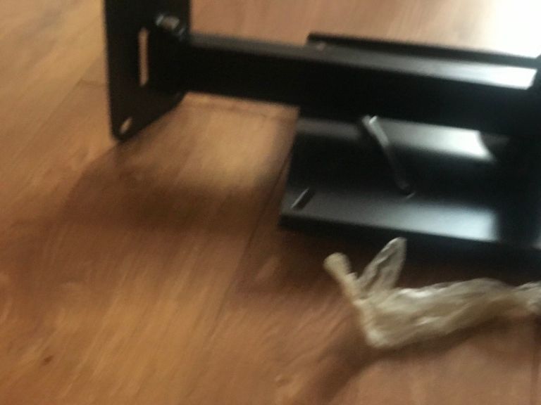 Объявление крепление полка на стенку Б/У