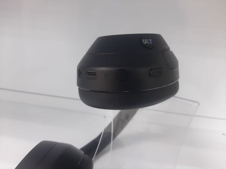 Дешиво Sony ult wear с ломбарда