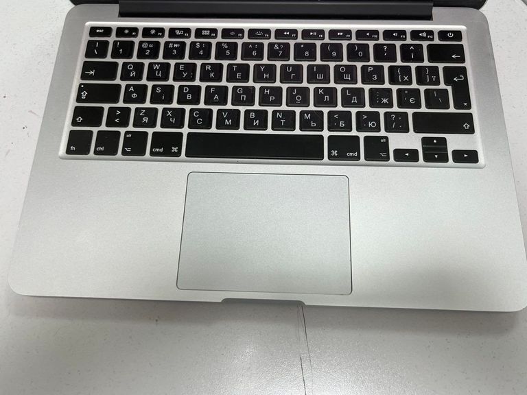 Дешиво Apple macbook pro a1502, 13,3 core i5 2.4ghz, ram 4gb. ssd 128gb, intel iris 1536mb с ломбарда