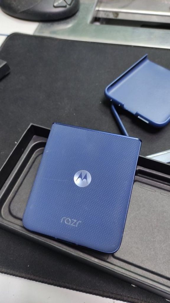 Розпродаж Motorola Razr 60 8/256GB Gibraltar Sea, продавець Техноскарб