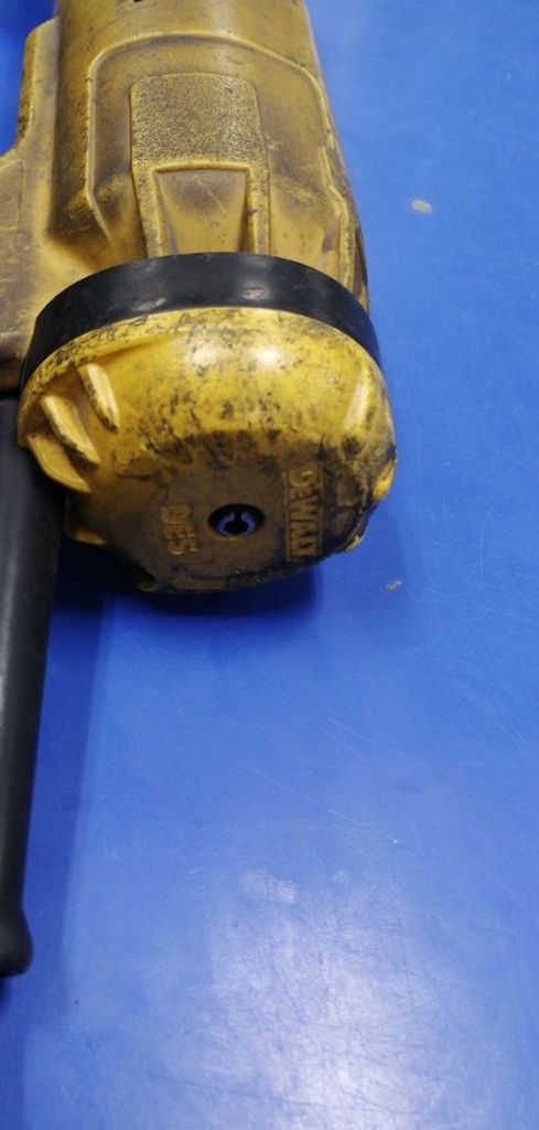 Дешево Dewalt DWE4215 з ломбарду