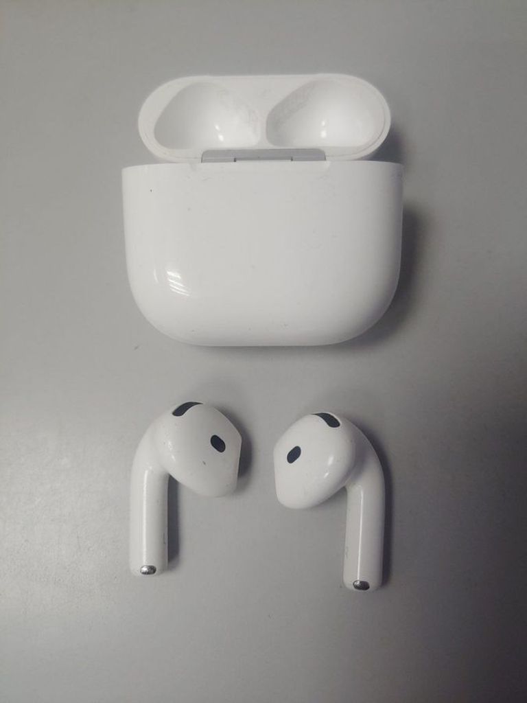 Оголошення Apple airpods 4 with active noise cancellation Б/У