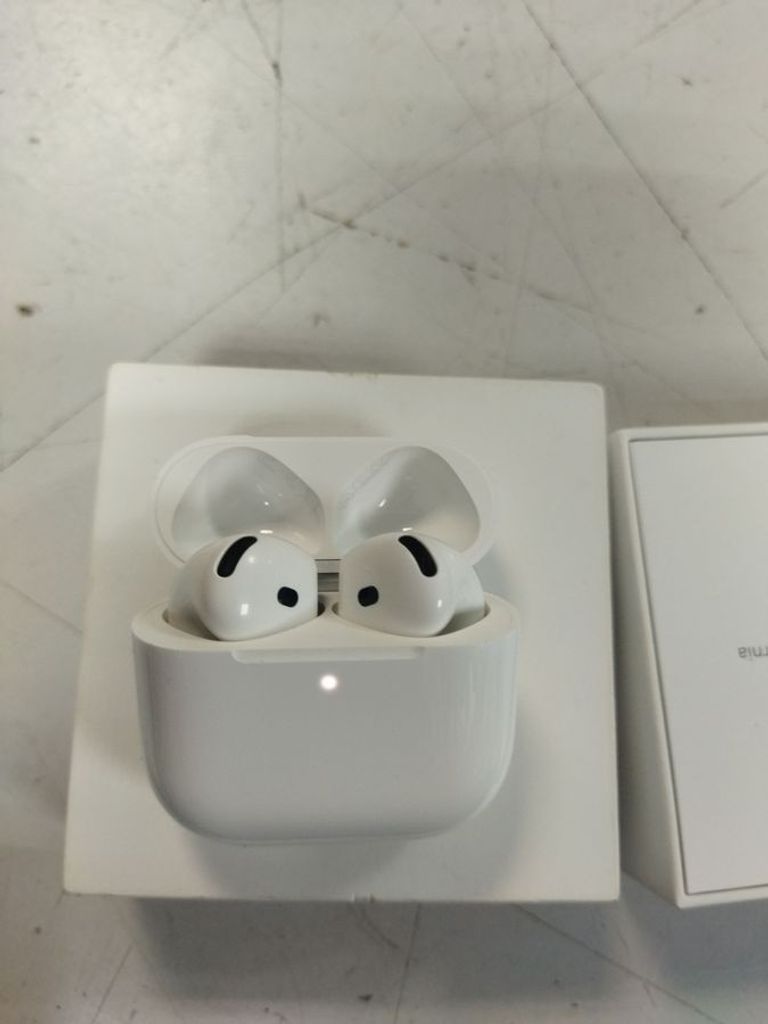 Купить Apple airpods 4 Б/У