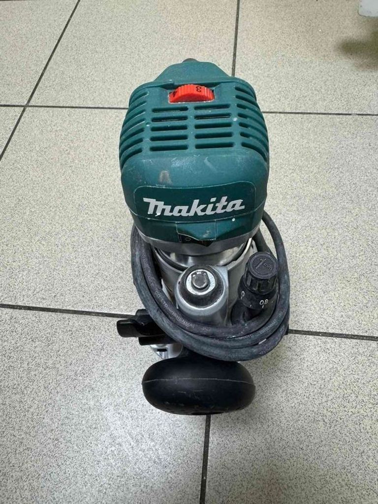 Купити Makita (Копія) rt0700c Б/У