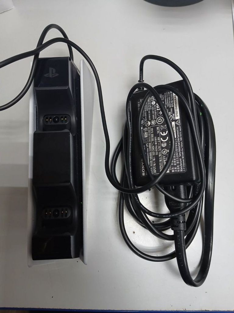 Дешево Sony dualsense charging station cfi-zds1 з ломбарду