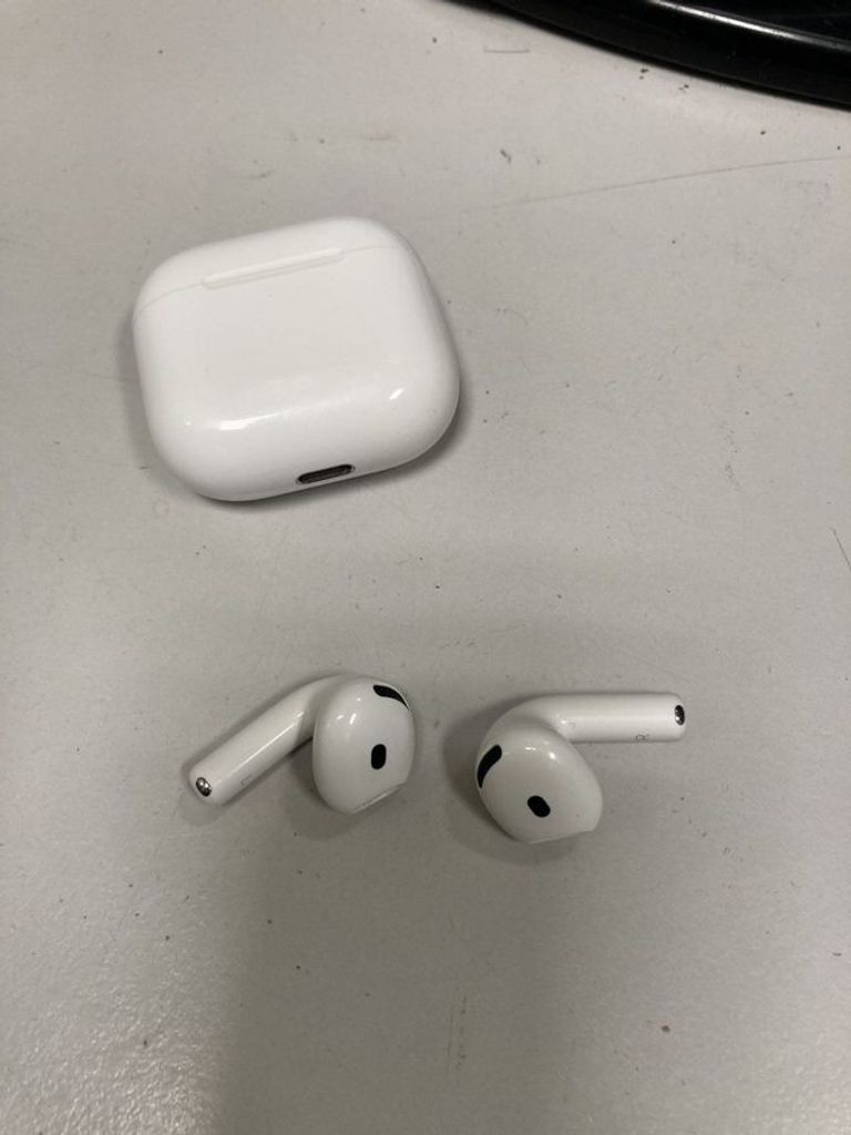 Купить Apple airpods 4 Б/У