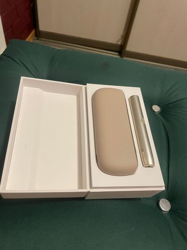 Дешево Новий пристрій iqos iluma . Золотий. Запакованний. Гарантія. з ломбарду