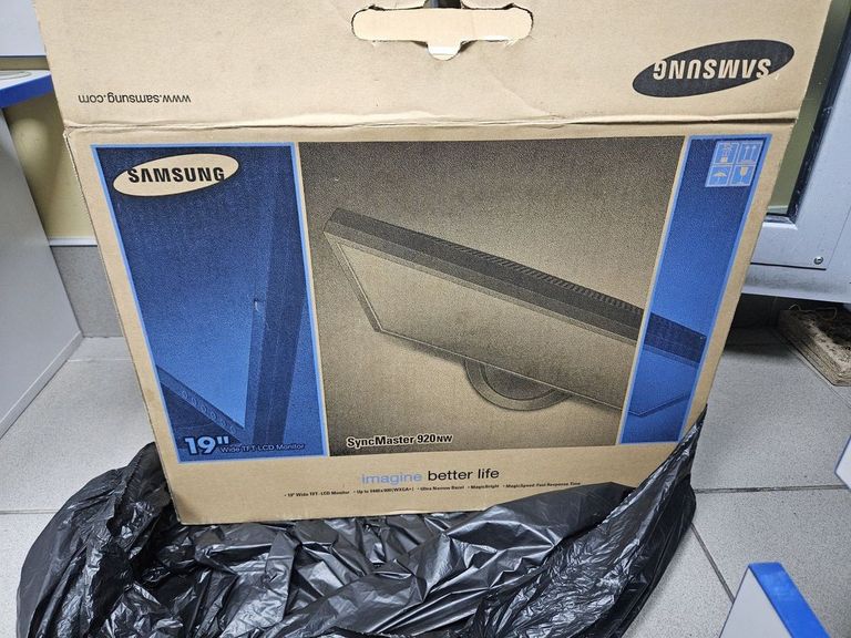Купити Samsung 920nw Б/У