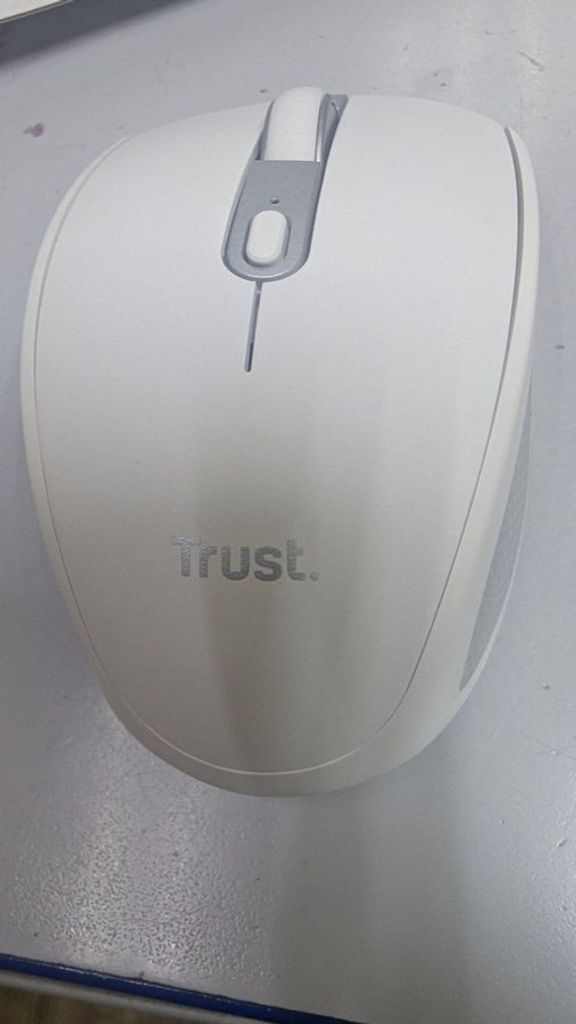 Купить Trust Ozaa Compact Multi-Device Wireless White (24933) Б/У