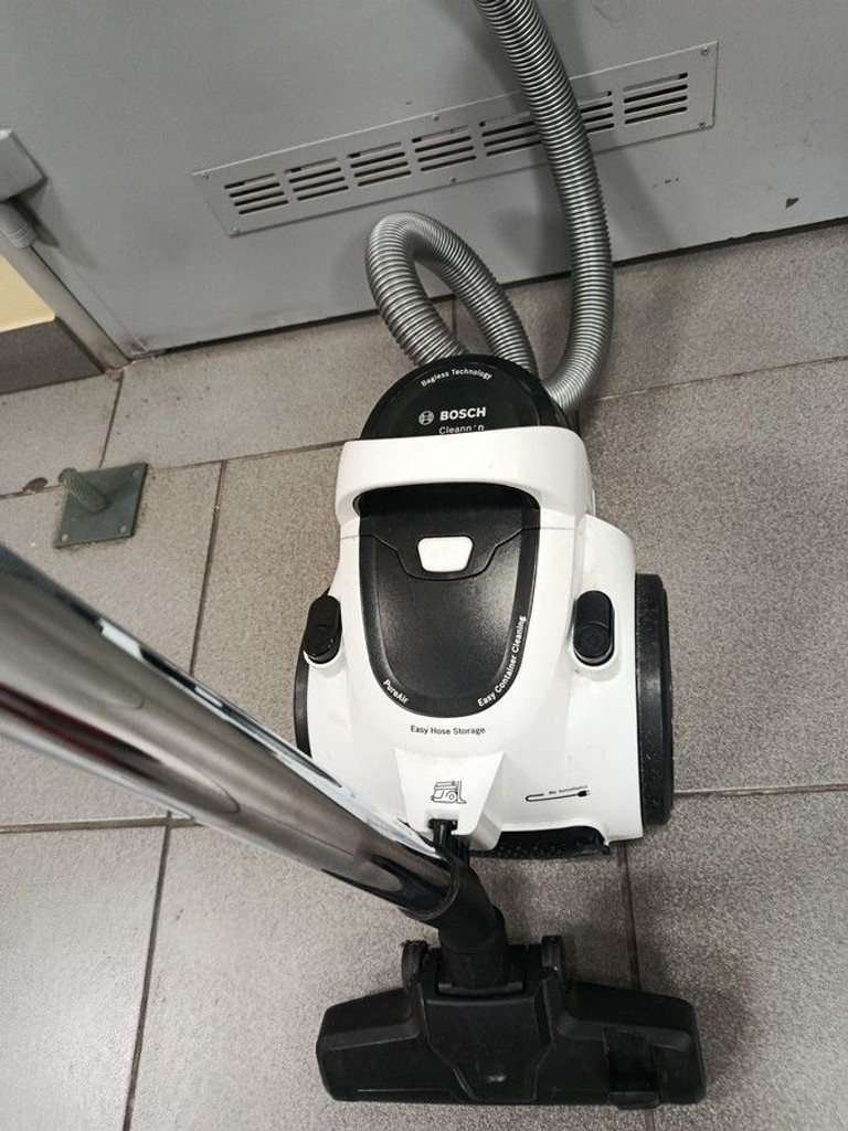 Дешиво Bosch Serie 2 BGS05A225 с ломбарда