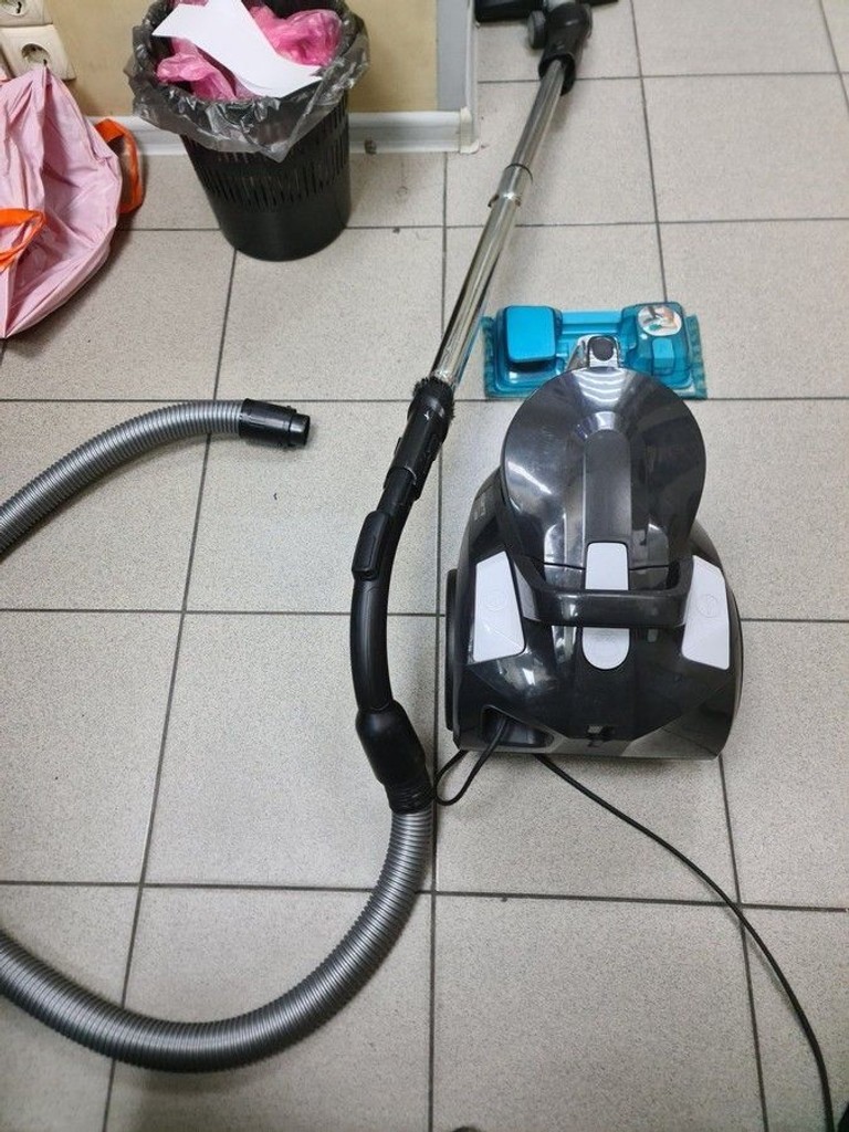 Дешиво Rowenta Compact Power XXL Parquet RO4B36EA с ломбарда