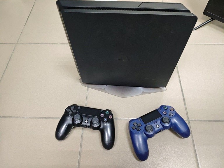Объявление Sony PlayStation 4 Slim 1TB Black Б/У