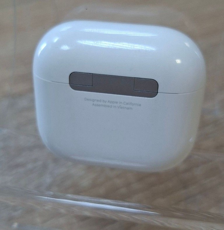 Дешево Apple airpods 4 with active noise cancellation з ломбарду