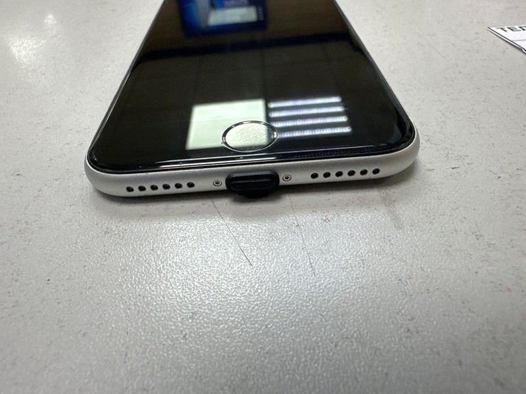 Распродажа Apple iphone se 2022 64gb, продавец Техноскарб